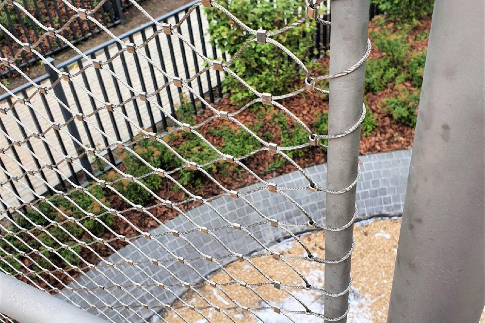 Side angle balustrade mesh fixed to grey steel post detail