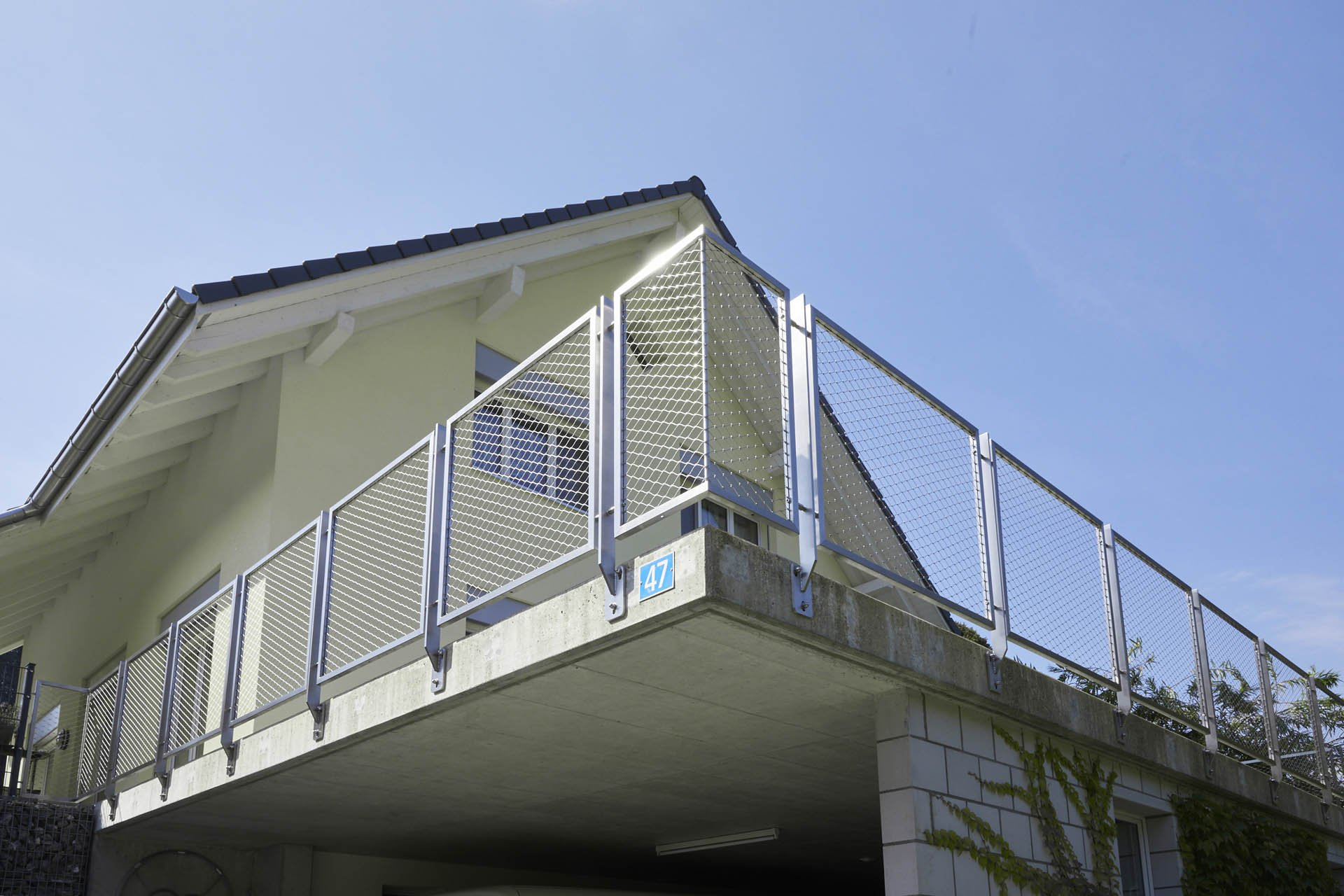 Indoor staircase stainless steel rope mesh infill railing mall exhibition interior