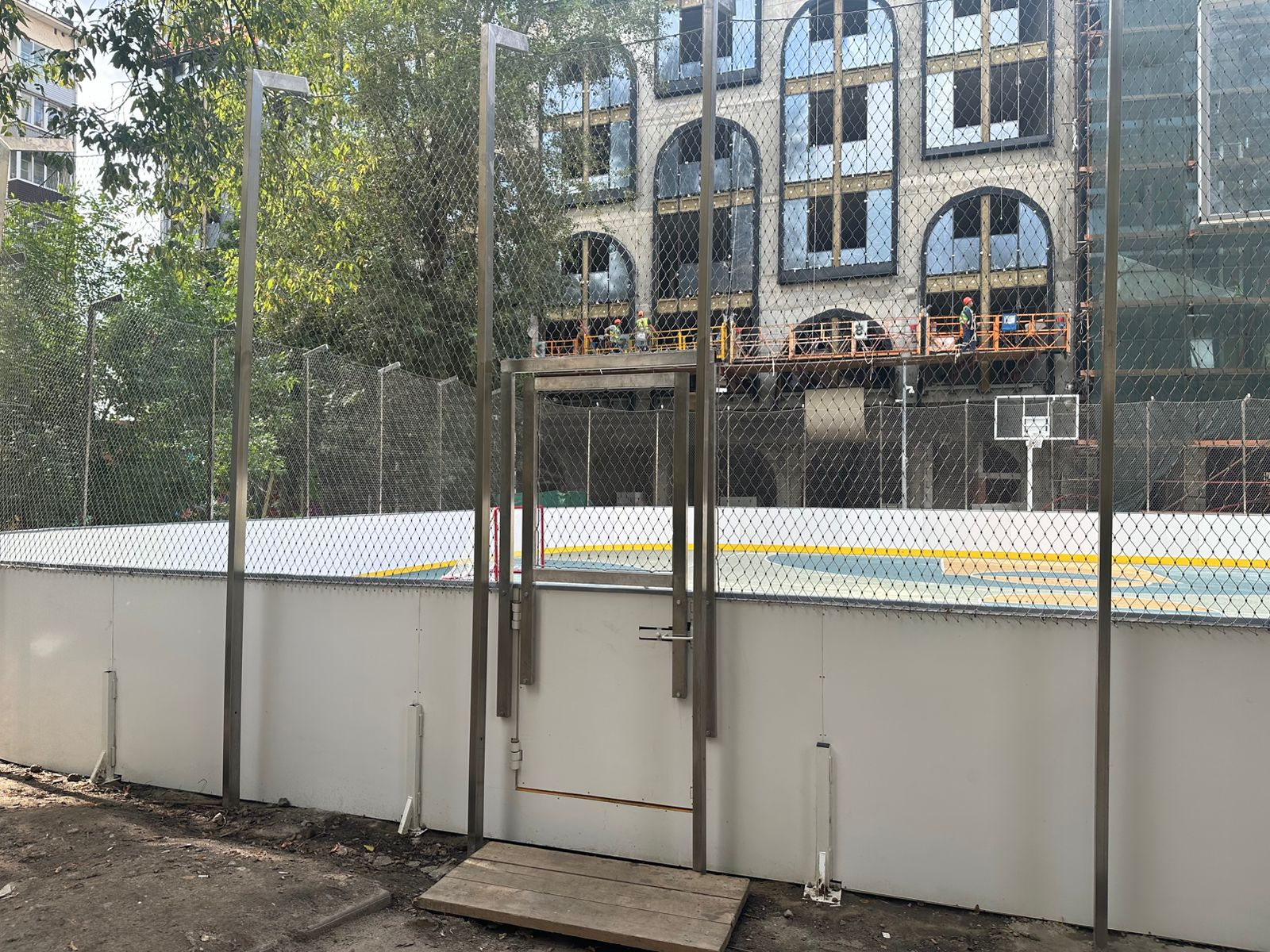 News Article: Outdoor Multi‑Sport Court Stainless Steel Rope Mesh Fence Completed Project