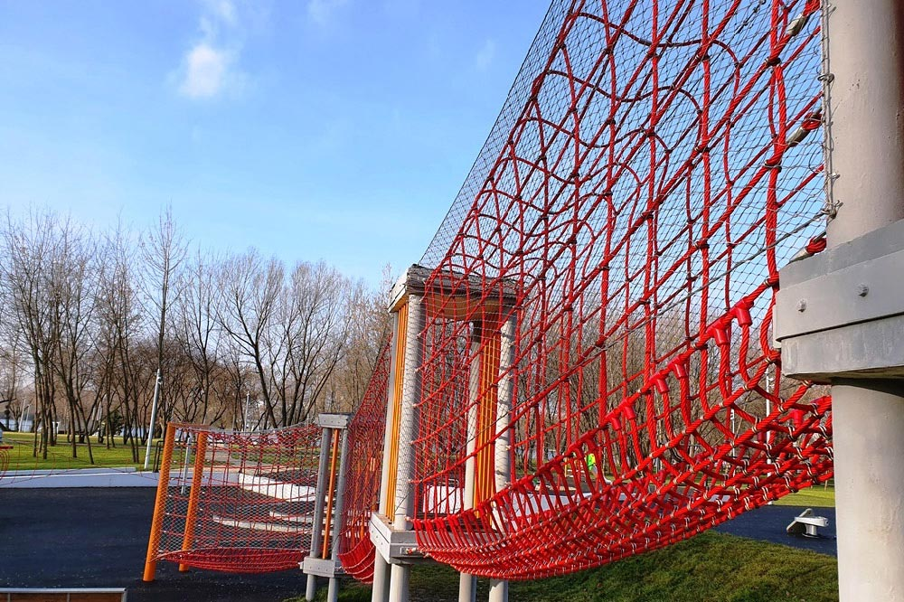 Red Color Coated Stainless Rope Suspended Bridge Playground Full Panorama Outdoor Park