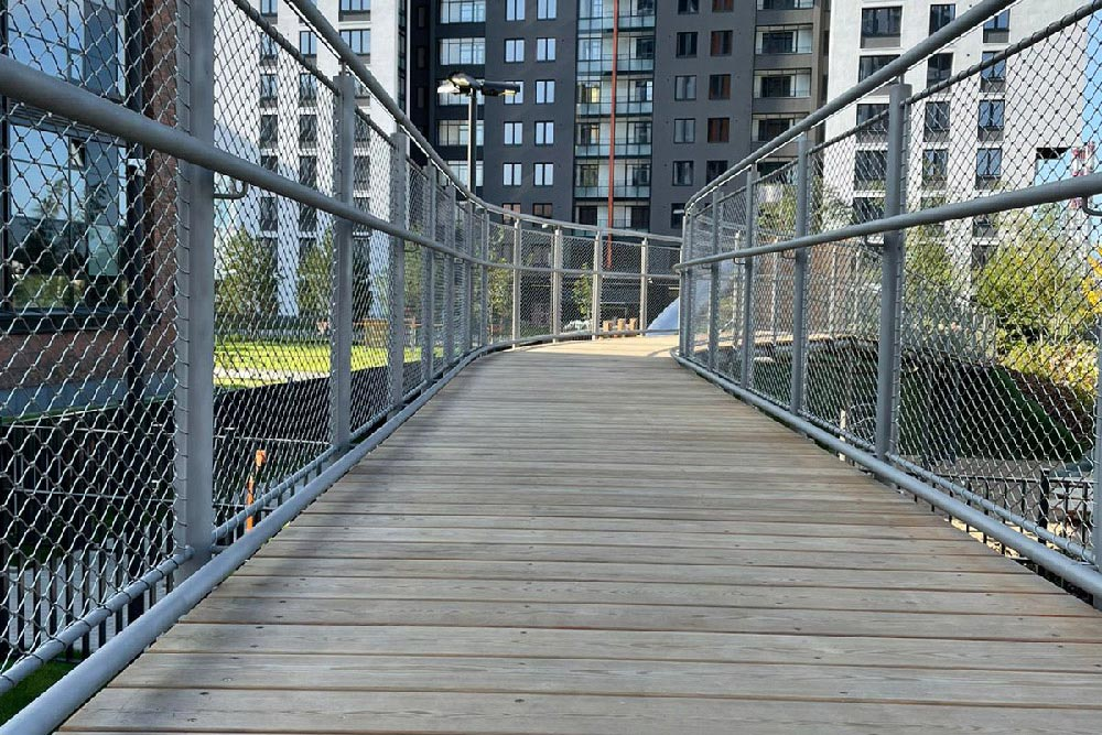 Elevated Timber Walkway Ferrule Stainless Cable Mesh Balustrade Urban Landscape Project