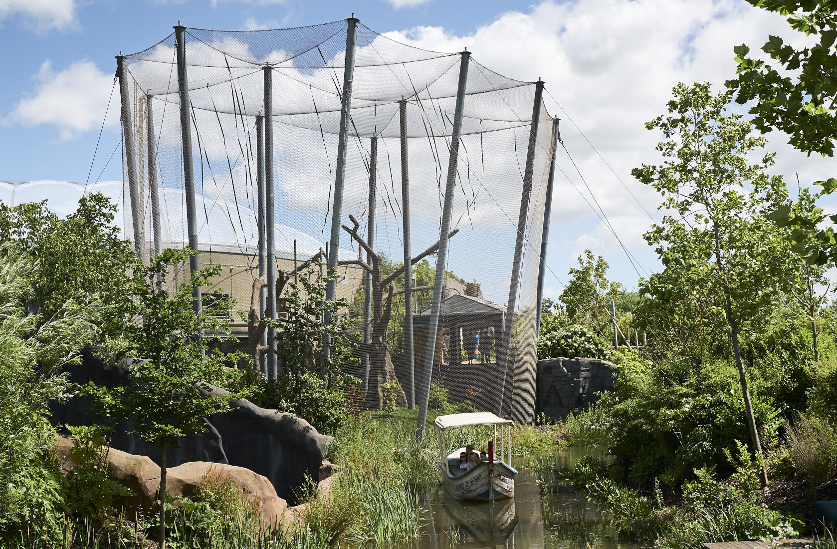 Blog：Zoo & Aviary Enclosure: Stainless Steel Rope Mesh Design & Specification Guide