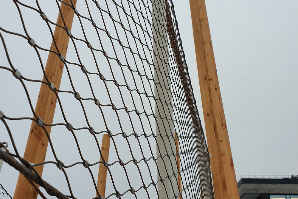 Vertical mesh balustrade on solid timber support outdoor walkway