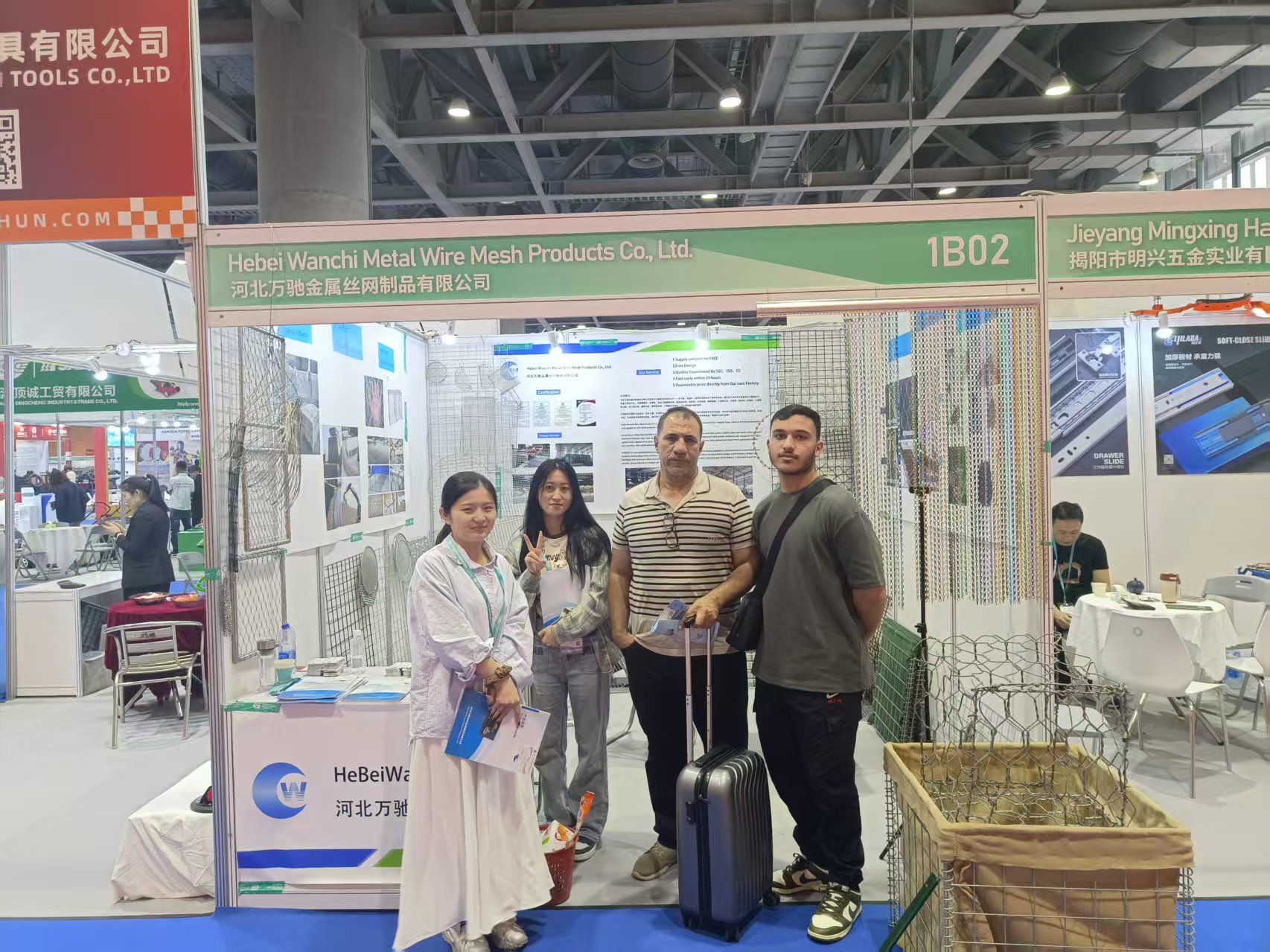 Factory team displaying stainless steel rope mesh at international industry exhibition